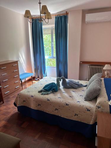 a bedroom with a bed with blue curtains at Apartamento Isabel in Cuenca