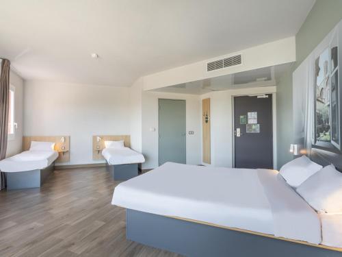 Ένα ή περισσότερα κρεβάτια σε δωμάτιο στο B&B HOTEL Aix en Provence Venelles