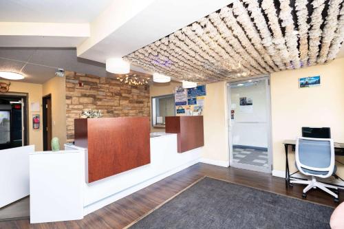 Lobi atau kawasan kaunter penerimaan di Days Inn by Wyndham Dayton Huber Heights Northeast