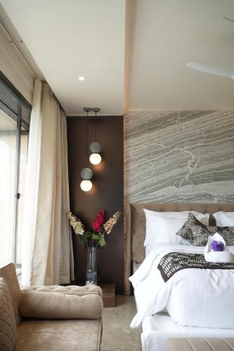 Кровать или кровати в номере Hotel City Symphony
