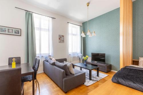 Central Gozsdu Aparment by Quentin Homes