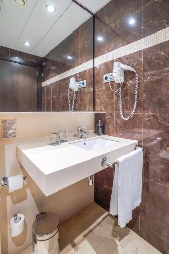 Bilik mandi di Hotel Constanza