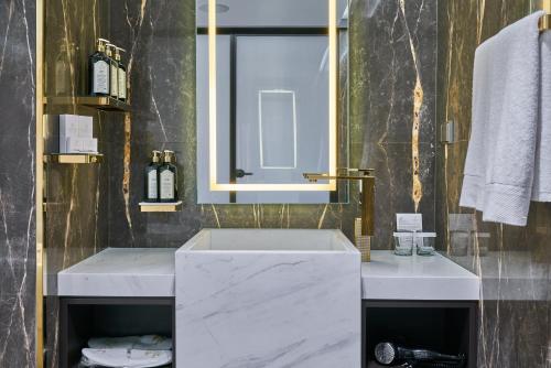 Bilik mandi di Rayelin Hotel Istanbul Old City