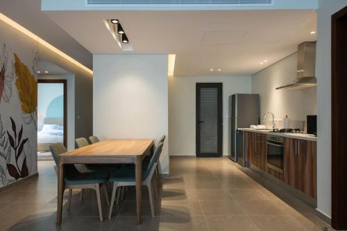 Η κουζίνα ή μικρή κουζίνα στο Varenna at Lake View Residence