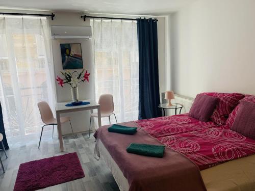 Onyx apartment with Free private garage + AC tesisinde bir odada yatak veya yataklar
