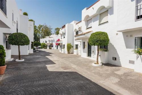 Escape to Serenity - 3 Bedroom Townhouse by the Sea!