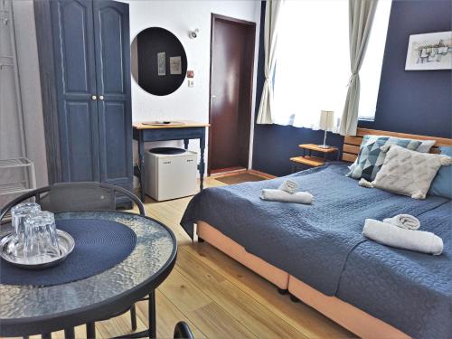 A bed or beds in a room at Guest House Sunflowers