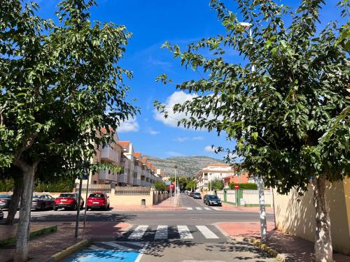 a view of a street in a town with trees at Espacio ideal en la Playa in Oropesa del Mar