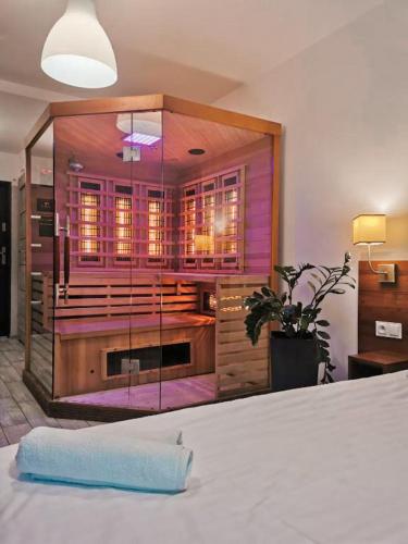 Una cama o camas en una habitación de Hotel Miłosz Restauracja, Basen dla dzieci, Sala Zabaw, Siłownia