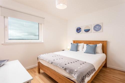 a bedroom with a large bed and a window at Walker Suite No54 - Donnini Apartments in Kilmarnock