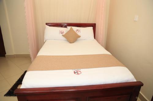 Postel nebo postele na pokoji v ubytování Jatheo Hotel Rwentondo