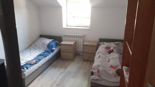 Postel nebo postele na pokoji v ubytování Tanie noclegi w Bedlnie k. Kutna