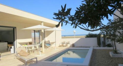Πισίνα στο ή κοντά στο Superbe Villa T5 Luxe- Piscine chauffée privée -face MER 8ERTAR7