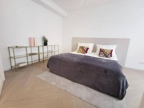 a bedroom with a large bed with two pillows at Luxury Living First District in Vienna