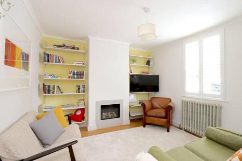 a living room with a fireplace and a tv at Pass the Keys Victorian 3 Bed inc Parking Garden Headington in Oxford