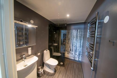 Koupelna v ubytování Pinetree Lodge