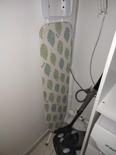 a tie hanging from a wall in a room at Appartement SERENITE, tout confort 2adultes 1 enft in Les Trois-Îlets