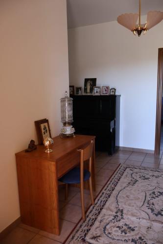 a room with a wooden desk and a table with a chair at B&b Mamì in Potenza