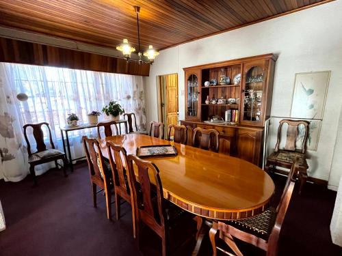 a dining room with a wooden table and chairs at GUESTHOUSE SHALOM in Springs