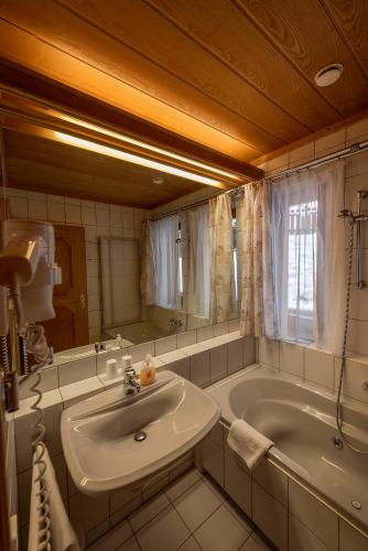 Koupelna v ubytování Landhaus Hubertus