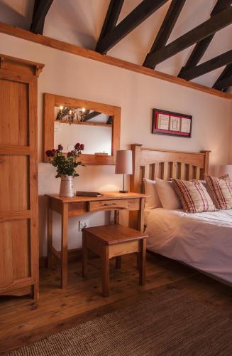 Katil atau katil-katil dalam bilik di Cornerstone Bed and Breakfast Kroonstad