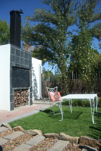 Taman di luar Cornerstone Bed and Breakfast Kroonstad