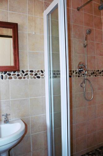Ένα μπάνιο στο Accommodation at Potch Guesthouse