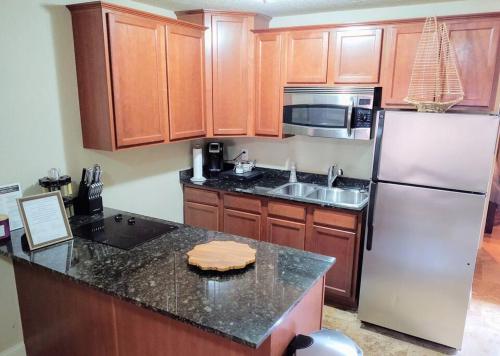 Dapur atau dapur kecil di Perfect Lake Retreat