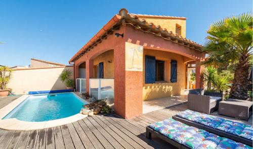 Piscina a Magnifique Maison avec piscine privée à 300 m d'une trés jolie plage de sable o a prop