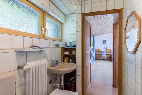 a bathroom with a sink and a mirror at Ferienwohnung Am Samuelstein in Bad Urach
