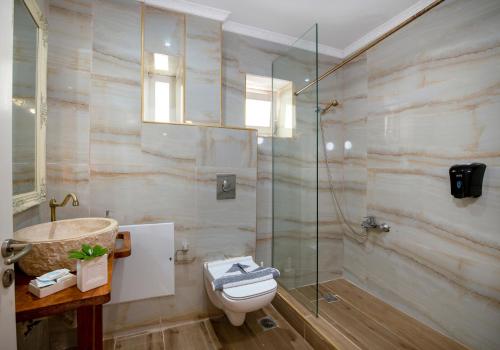 Bozzali Deluxe Hotelにあるバスルーム