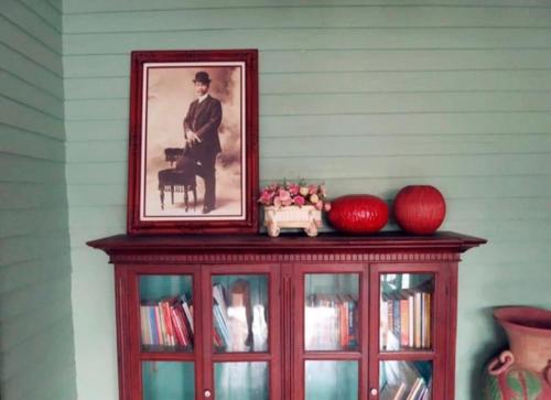 a picture of a man sitting on top of a cabinet at Khummuangmin Boutique Hotel Nan in Nan