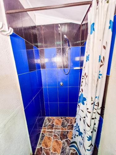 Posada Hostel Adriにあるバスルーム