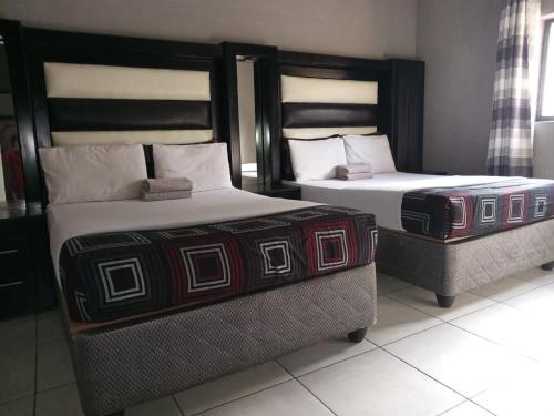 Postel nebo postele na pokoji v ubytování Platinum Guest lodge Germiston