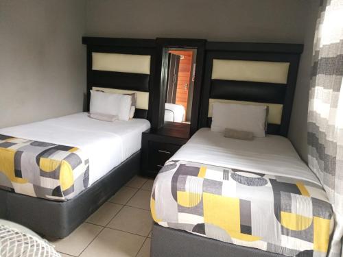 Postel nebo postele na pokoji v ubytování Platinum Guest lodge Germiston