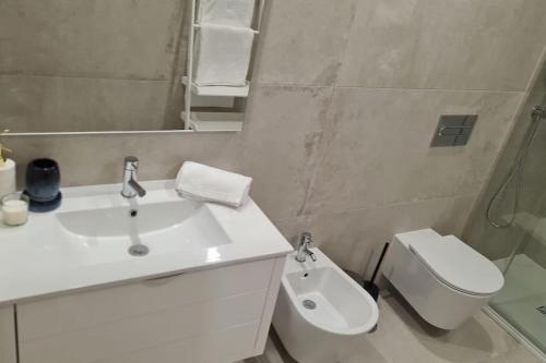 Ένα μπάνιο στο Moradia familiar v4 com piscina