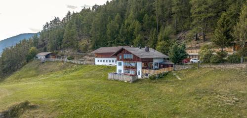 an aerial view of a house on a hill at Oberköbenhof Wohnung Tal in Laces