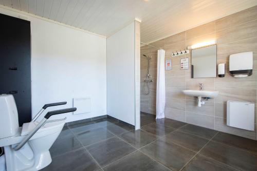 A bathroom at Luxury tent - Villmarkseventyret