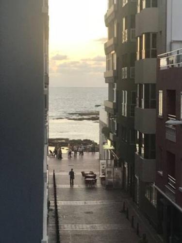 Modern Renovated 2 Bdrm - Las Canteras