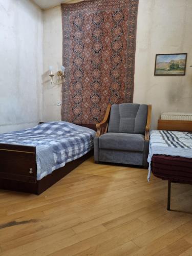 Un pat sau paturi într-o cameră la Polonia Tbilisi House
