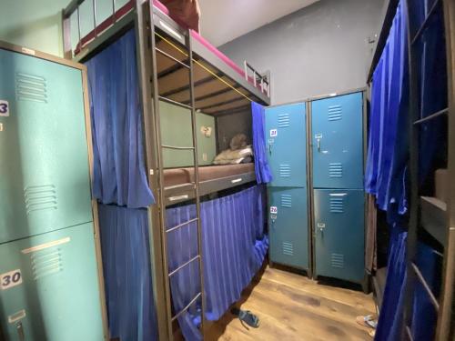 a room with blue lockers and a bunk bed at Aurora Hostel Rio in Rio de Janeiro