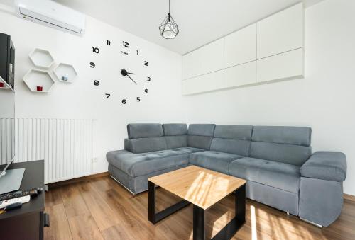 Wilanów 2-Bedroom Apartment by BookingHost