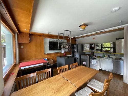 a kitchen and dining room with a wooden table and chairs at Check-in 24-7 ohne Frühstück gratis Parkplatz in Ausserberg