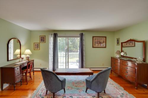 Φωτογραφία από το άλμπουμ του Pittsfield Home with Deck - 12 Mi to Jiminy Peak! σε Pittsfield