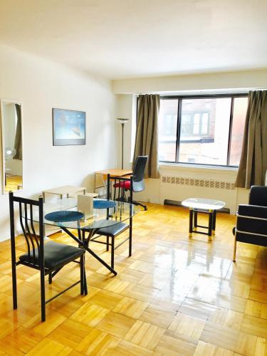 a living room with a table and chairs at Stylish Montreal Apartment: Comfortable Stay in the Golden Square Mile in Montreal