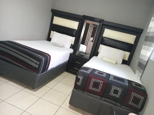 Postel nebo postele na pokoji v ubytování Platinum Guest lodge Germiston