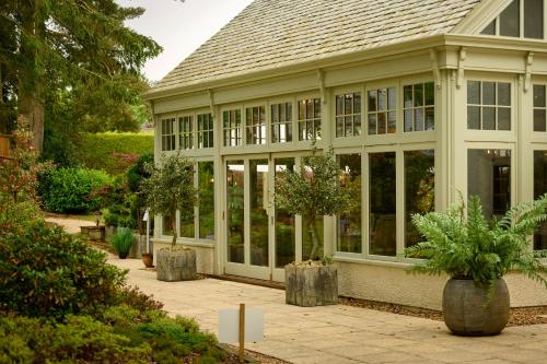 Κήπος έξω από το Cairn Lodge