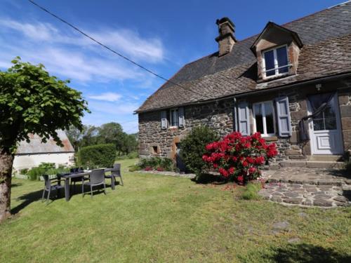 Gîte Saint-Bonnet-de-Salers, 4 pièces, 6 personnes - FR-1-742-494