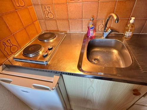 Photo de la galerie de l'établissement Studio cabine cosy, balcon sud, parking, Wi-Fi, près des pistes et randonnées - FR-1-515-183, à Villard-de-Lans