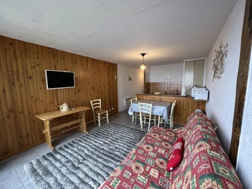 Appartement 3 pièces avec parking en centre station - FR-1-593-91